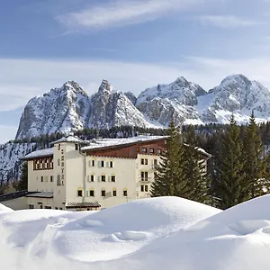 Passo Tre Croci Cortina Hotel